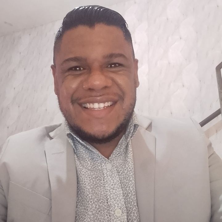 Weverton Alves sorrindo